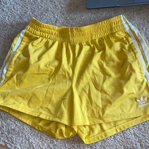 very trendy adidas yellow shorts